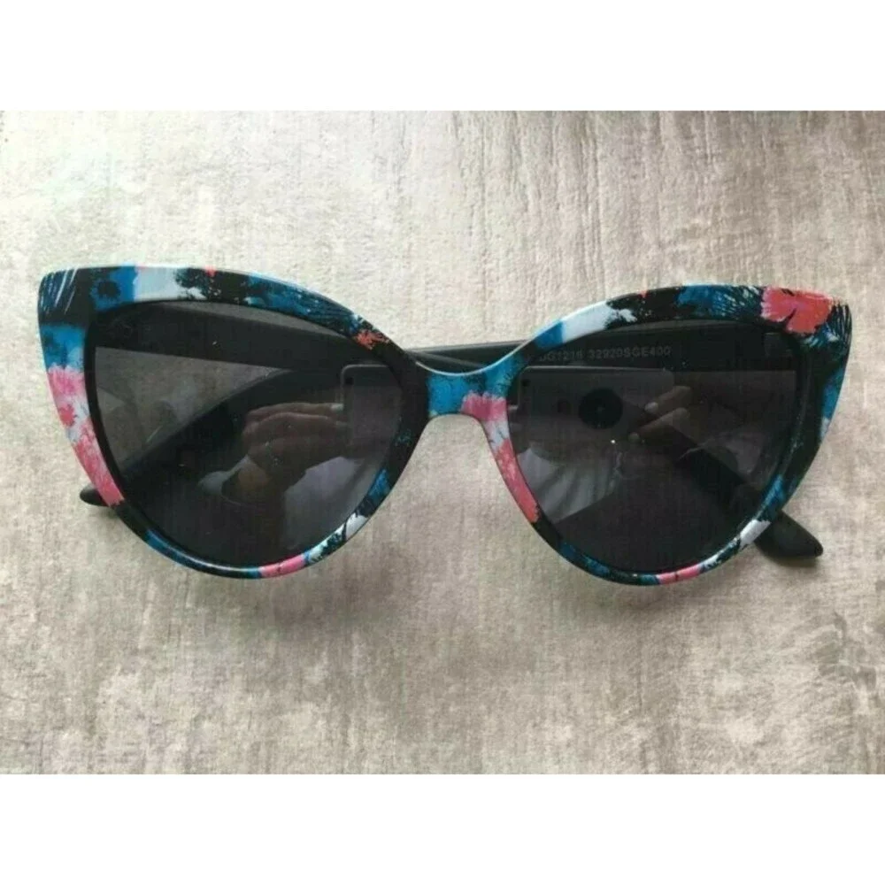 Surge sunglasses beach